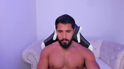 santiago_huntt online show from November 28, 1:57 pm