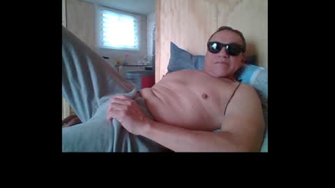 santiago_n online show from July 28, 2:13 pm