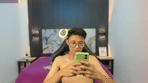 santiago_russo18 online show from February 14, 8:59 pm