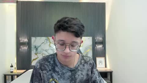 santiago_russo18 online show from February 4, 11:44 pm