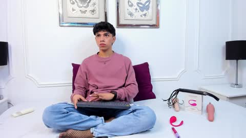 Santiago Carrington online show from December 31, 12:57 pm