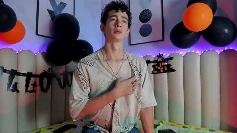Snapshot of sasha_blazes chatting on October 23, 3:43 am sasha_blazes online show from October 23, 3:43 am