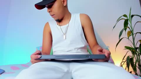     online show from November 19, 8:14 am