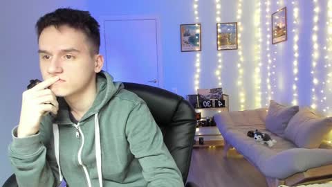 Thomas brunette and Alex blond online show from January 5, 5:20 am