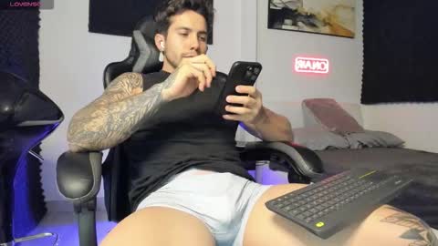 Lucian Sinclair online show from November 19, 3:28 am