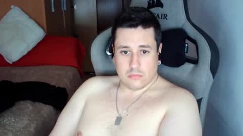 Snapshot of sergio95n chatting on February 9, 3:23 pm Pollos online show from February 9, 3:23 pm