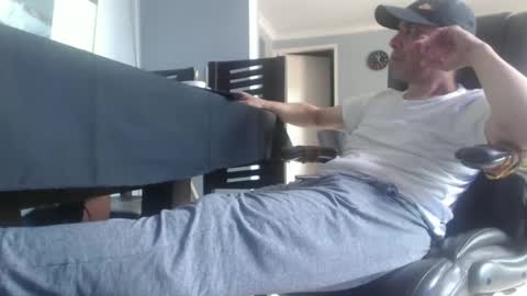 hetero serio discreto online show from January 8, 5:26 pm