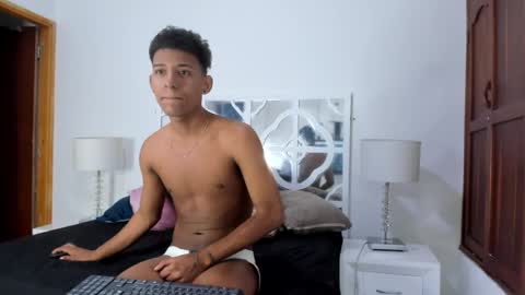 Snapshot of shantiwest chatting on November 1, 3:54 am Shanti Wets Brunette online show from November 1, 3:54 am