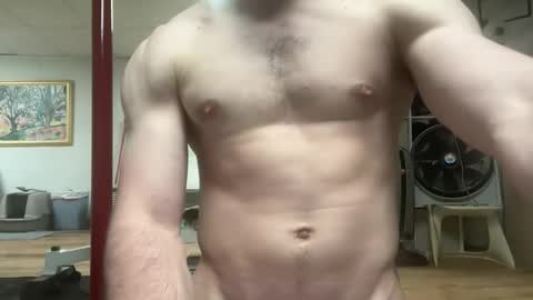 shirtlesshunk15 online show from April 15, 7:52 am