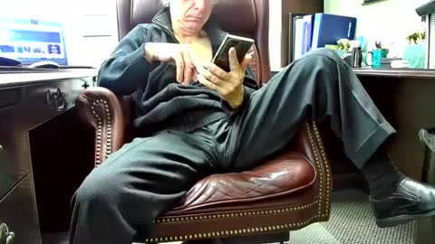 nikolas send dm for an appointment online show from December 17, 3:28 pm