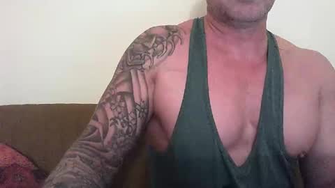 Snapshot of show_on_for_you chatting on December 13, 9:20 pm show_on_for_you online show from December 13, 9:20 pm