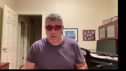 Snapshot of showmet chatting on October 22, 4:05 am Chicago Guy online show from October 22, 4:05 am