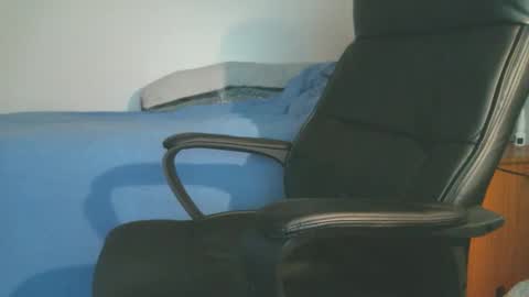 shyboyhugecum2020 online show from March 30, 3:18 am