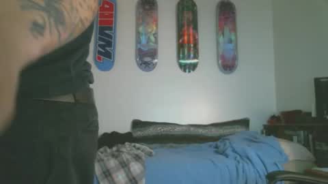 shyboyhugecum2020 online show from April 18, 4:03 am