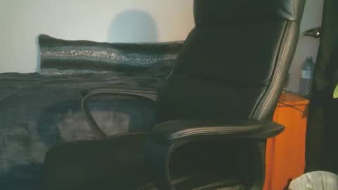 shyboyhugecum2020 online show from November 18, 4:16 am