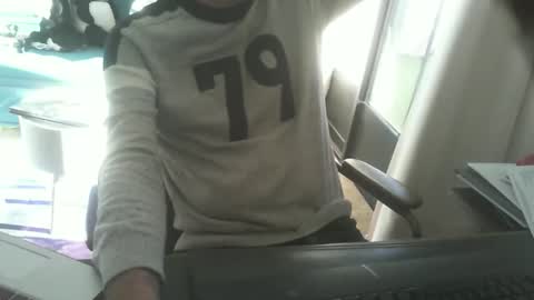 Snapshot of shyfrenchcock chatting on December 20, 10:38 am shyfrenchcock online show from December 20, 10:38 am