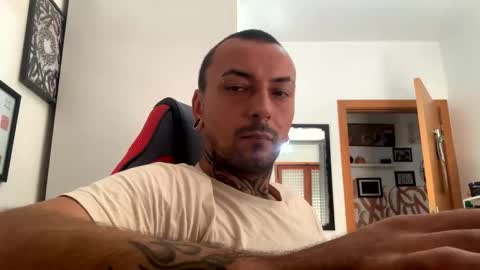 sidvicious23cm online show from September 26, 8:34 am