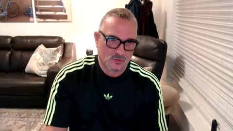 Snapshot of silveroli187 chatting on September 20, 2:39 pm silveroli187 online show from September 20, 2:39 pm