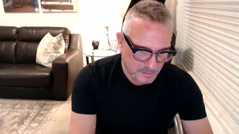 Snapshot of silveroli187 chatting on October 22, 2:10 pm silveroli187 online show from October 22, 2:10 pm