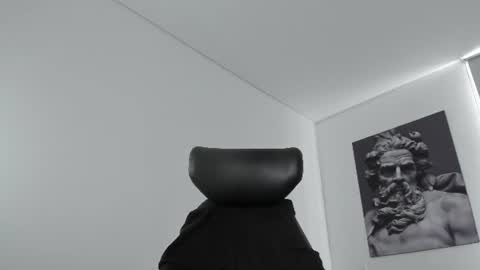 simon_leon01 online show from July 12, 3:14 pm