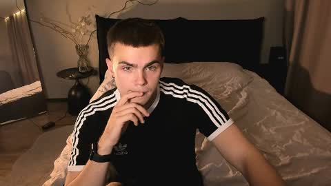 Simon online show from April 24, 5:26 pm