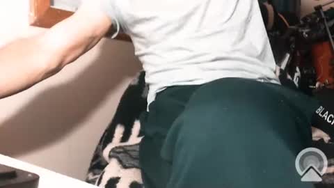 Snapshot of sincity98 chatting on January 25, 6:34 am sinner online show from January 25, 6:34 am