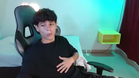 six_god_ online show from December 22, 7:10 pm