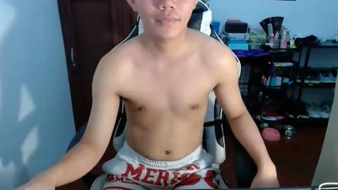 Snapshot of sixtj4s chatting on October 28, 8:33 pm mIKE online show from October 28, 8:33 pm