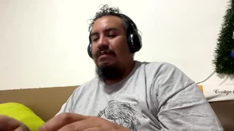 Snapshot of skinhell chatting on February 4, 4:26 am Elias online show from February 4, 4:26 am