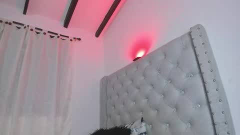 skinnydevil1 online show from February 18, 3:15 am