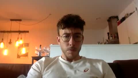 skyisthelimit1995 online show from September 14, 9:33 am