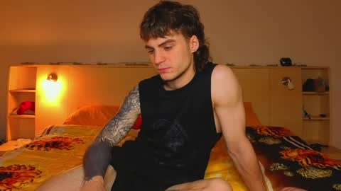 Gus online show from June 3, 8:25 pm