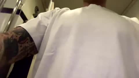 slyse69 online show from December 18, 7:30 pm