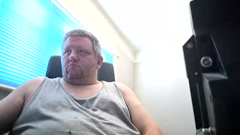 smallone19832 online show from July 11, 10:28 am