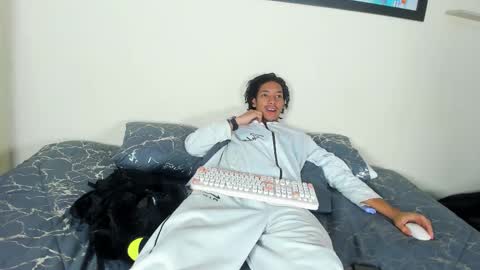 smitt jr online show from February 9, 2:49 am