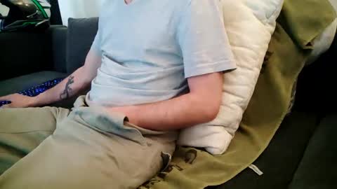 Snapshot of smokeandwatching chatting on January 3, 2:08 pm Smokeandwatching online show from January 3, 2:08 pm