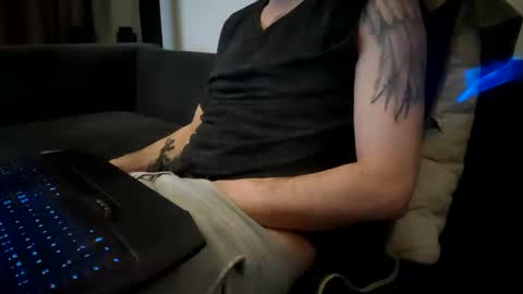 Snapshot of smokeandwatching chatting on February 22, 9:21 pm Smokeandwatching online show from February 22, 9:21 pm