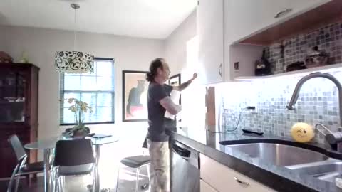 MicroAngelo online show from January 4, 9:09 pm