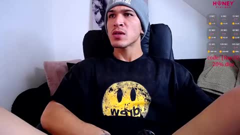 Snapshot of soyraydimarco_ chatting on December 28, 1:29 am RayDimarco  independent model online show from December 28, 1:29 am