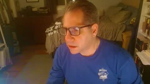 stephenhal9 online show from April 8, 4:24 am