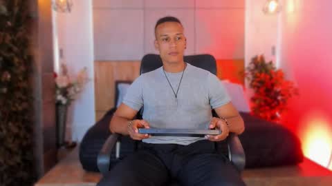    online show from March 3, 9:32 pm