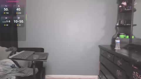 Im Yours online show from November 14, 8:16 am