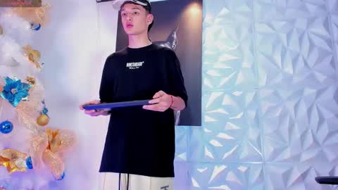 Stiven  brendan online show from December 23, 4:54 am