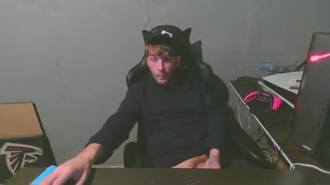 Snapshot of stonedpanda77 chatting on December 30, 8:32 am stonedpanda77 online show from December 30, 8:32 am