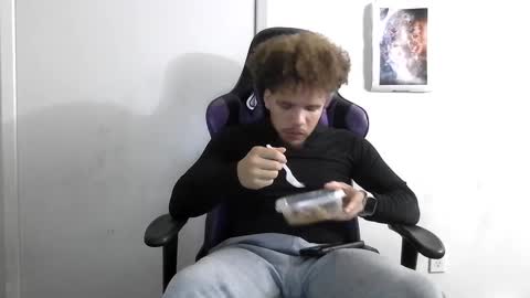 Snapshot of str8dj chatting on September 10, 5:39 am Dj online show from September 10, 5:39 am