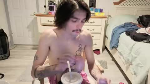 str8whiteboy21 online show from February 18, 5:16 am