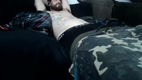 straitpipermann22 online show from April 24, 11:07 pm