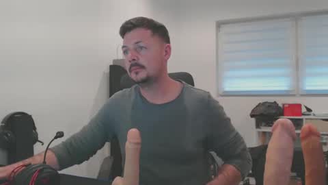 ImYours online show from December 3, 1:43 pm