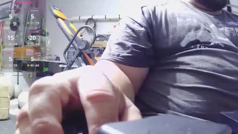 strong_bear89 online show from May 25, 6:47 pm