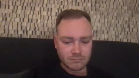 Snapshot of sub_austr chatting on March 5, 7:28 pm sub_austr online show from March 5, 7:28 pm